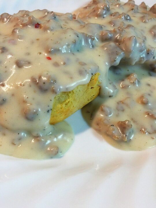 easy biscuits and gravy
