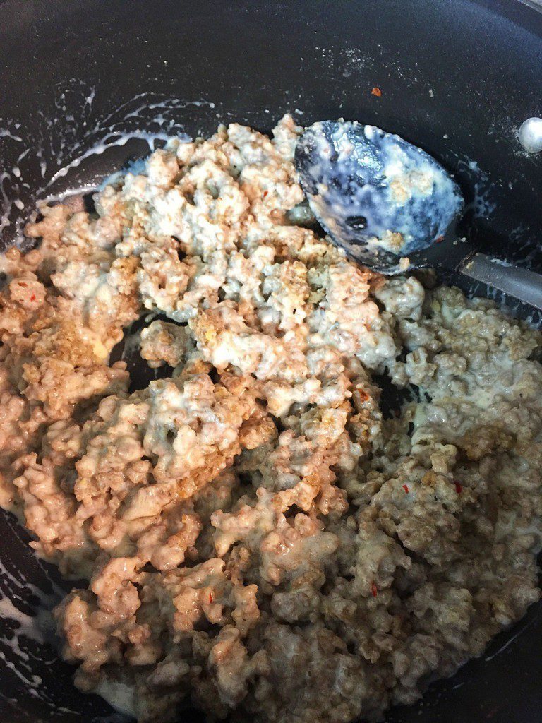 sausage gravy thickens