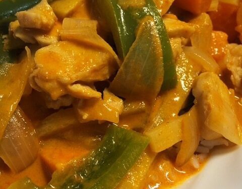 https://hangryfork.com/wp-content/uploads/2016/03/coconut-milk-chicken-curry-1-480x375.jpg