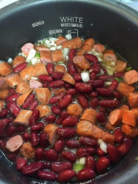 https://hangryfork.com/wp-content/uploads/2016/03/red-beans-and-rice-recipe.jpg.webp