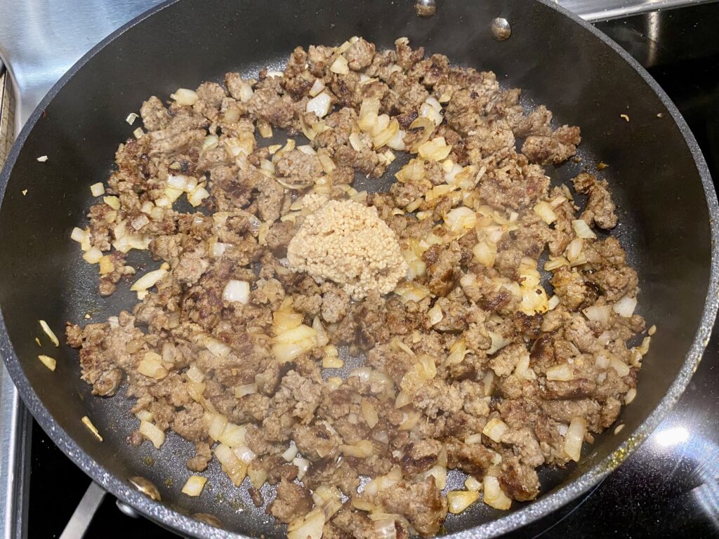 add garlic to browned sausage