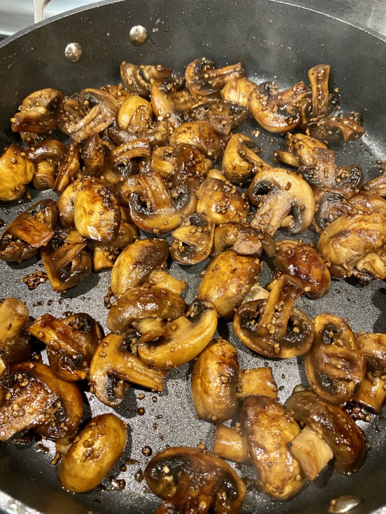 keto garlic mushrooms with balsamic